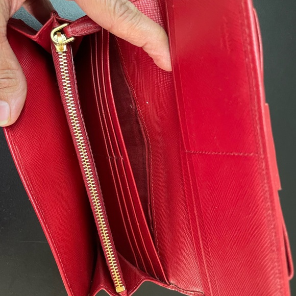 Prada - Picture 5 of 6